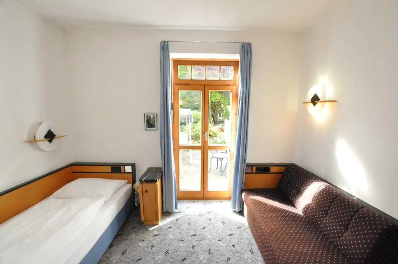 *** Otel Villa Waldperlach By Blattl Münih Almanya