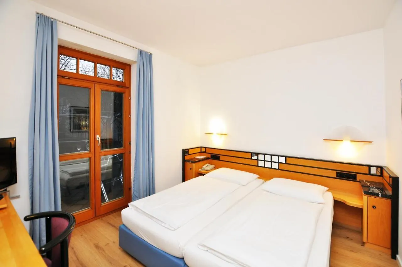 Villa Waldperlach by Blattl München Hotell