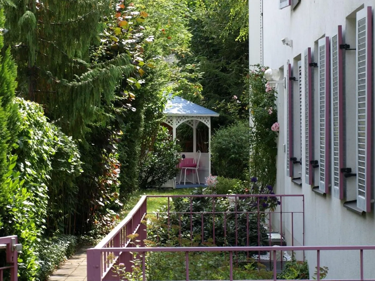 Villa Waldperlach by Blattl München 3*,