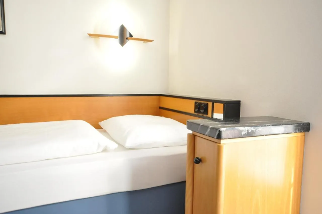 *** Hotel Villa Waldperlach By Blattl Munich Germany